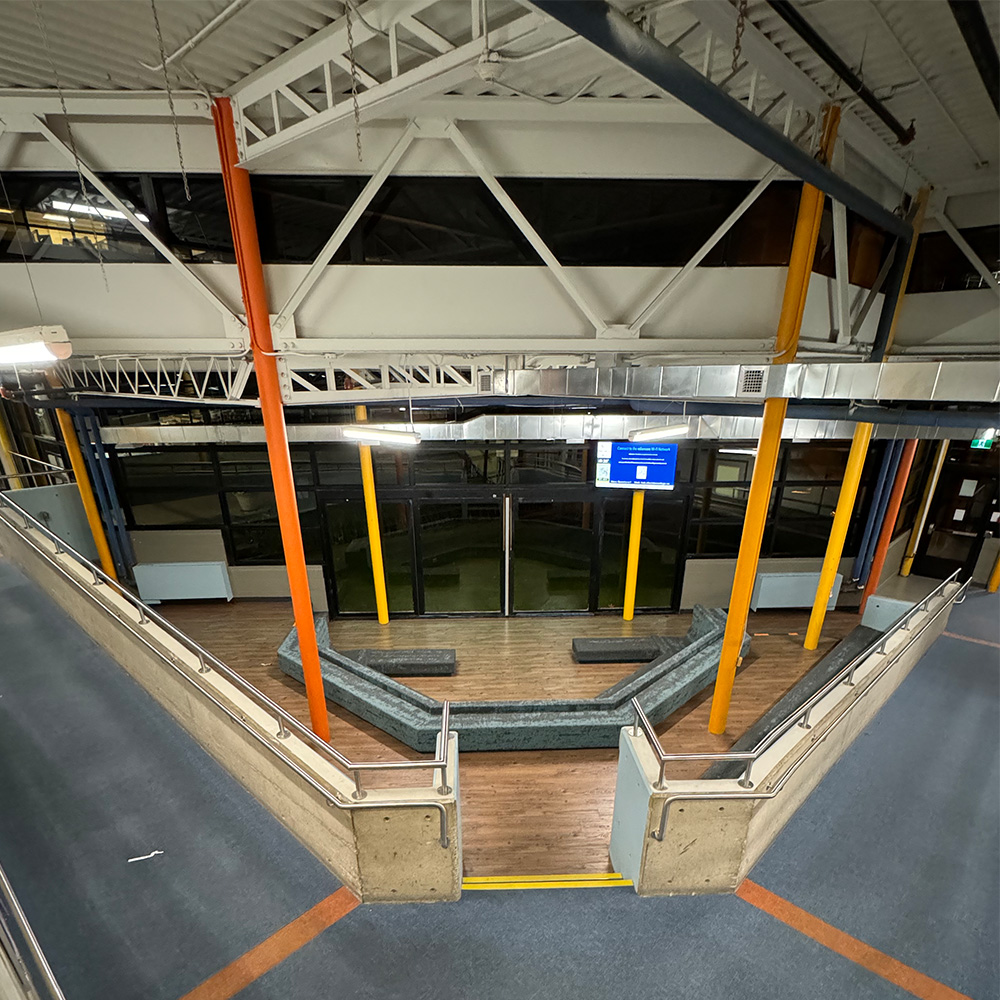 This is a photo of the pit near C wing and the learning commons. Many students use this transitional area to sit down, do work, talk with friends, or enjoy the extra sunlight. Due to its more uncomfortable nature most people do not sit here for long if at all.</li>
          </ul>